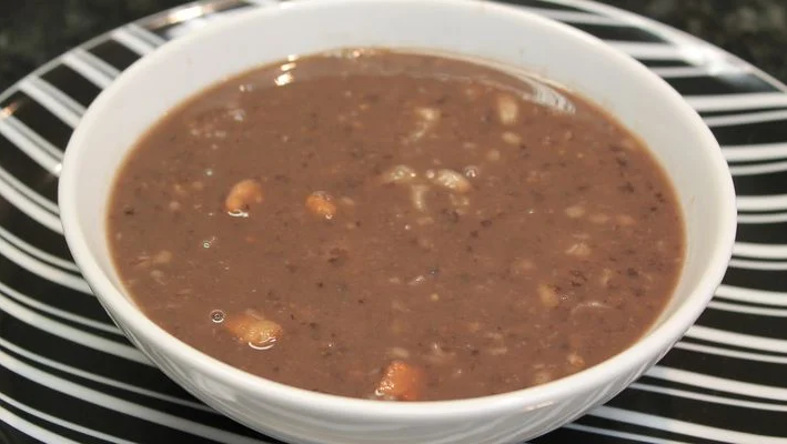 Sopa de Feijão com Macarrão